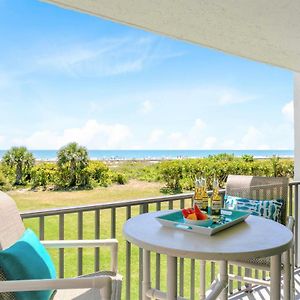 Deluxe Two-Bedroom Corner Apartment Oceanfront Units 201 301